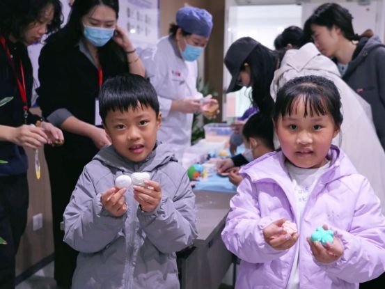 口腔医院健康科普游园会吸引市民打卡参与PG麻将胡了试玩科普趣玩两不误!烟台市(图6) 口腔医院健康科普游园会吸引市民打卡参与PG麻将胡了试玩科普趣玩两不误!烟台市(图6)